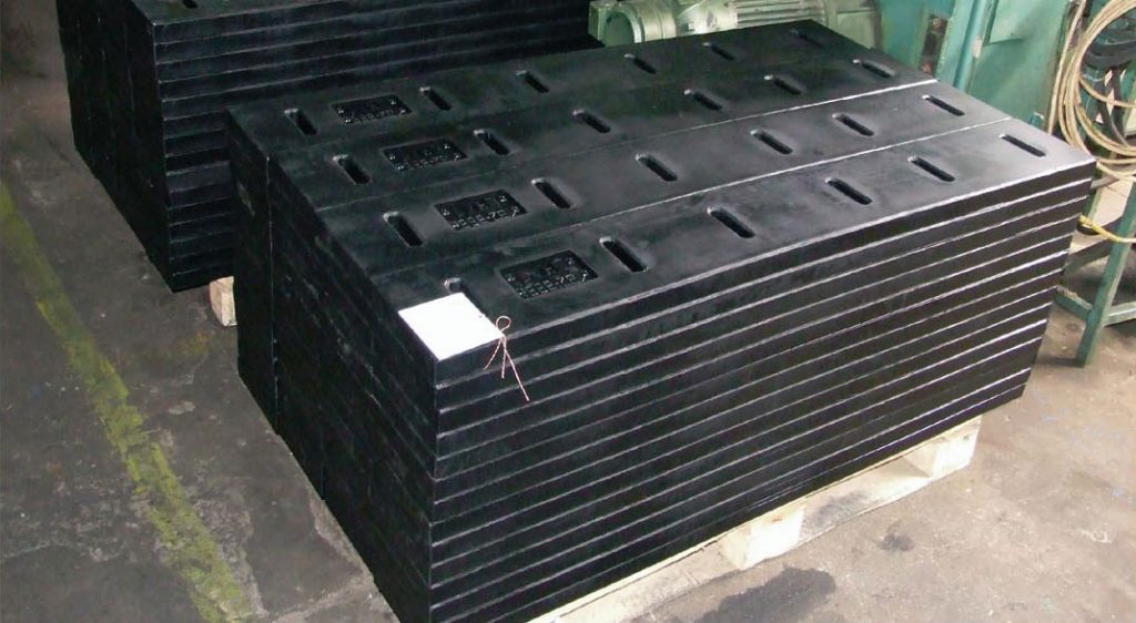 Rubber conveyor wipers